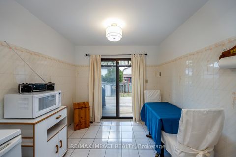 Photo 6 at 820 Bennett Crescent, Pinecrest, Oshawa