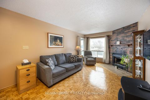 Photo 8 at 820 Bennett Crescent, Pinecrest, Oshawa