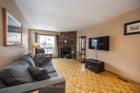 Photo 9 at 820 Bennett Crescent, Pinecrest, Oshawa