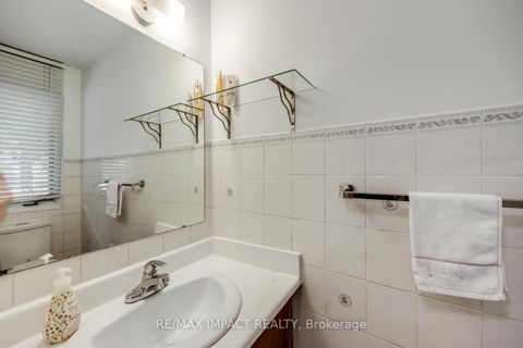 Photo 11 at 820 Bennett Crescent, Pinecrest, Oshawa