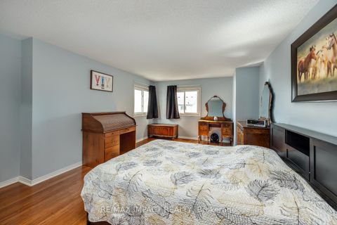 Photo 13 at 820 Bennett Crescent, Pinecrest, Oshawa