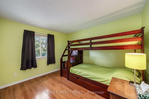 Photo 17 at 820 Bennett Crescent, Pinecrest, Oshawa