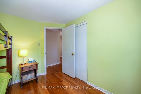 Photo 19 at 820 Bennett Crescent, Pinecrest, Oshawa