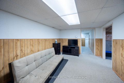 Photo 24 at 820 Bennett Crescent, Pinecrest, Oshawa