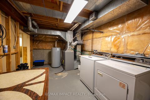 Photo 34 at 820 Bennett Crescent, Pinecrest, Oshawa