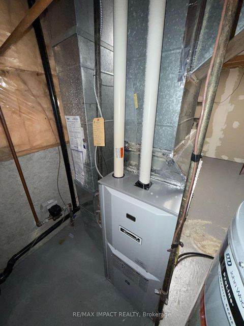 Photo 35 at 820 Bennett Crescent, Pinecrest, Oshawa