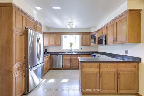 Photo 11 at 11 Ranwood Drive, Pelmo Park W4, Toronto