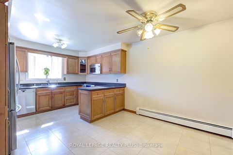 Photo 13 at 11 Ranwood Drive, Pelmo Park W4, Toronto