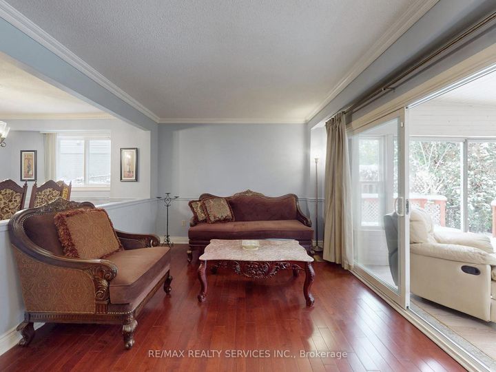 Photo 3 at 9 Malabar Crescent, Central Park, Brampton