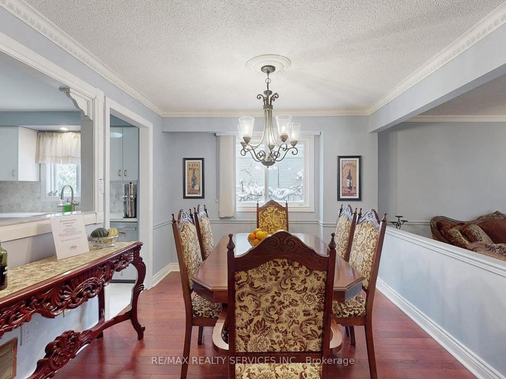 Photo 5 at 9 Malabar Crescent, Central Park, Brampton