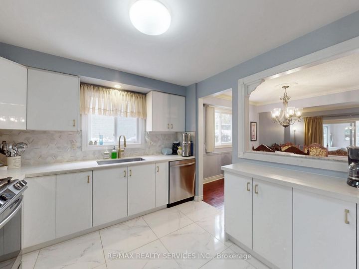 Photo 8 at 9 Malabar Crescent, Central Park, Brampton