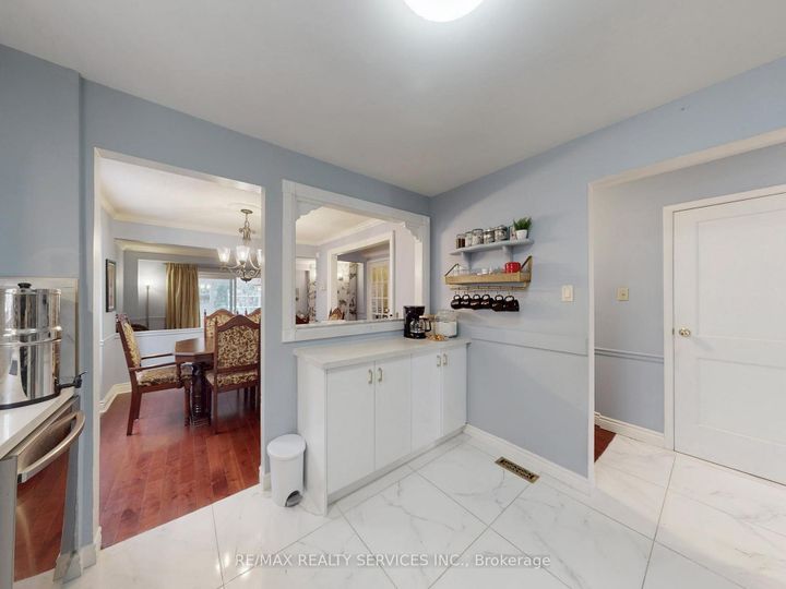 Photo 9 at 9 Malabar Crescent, Central Park, Brampton