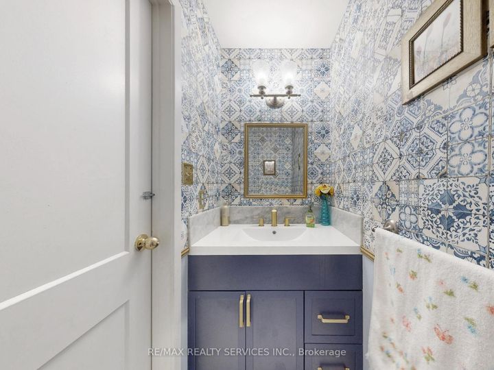 Photo 14 at 9 Malabar Crescent, Central Park, Brampton