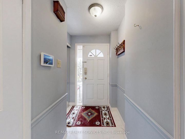 Photo 16 at 9 Malabar Crescent, Central Park, Brampton