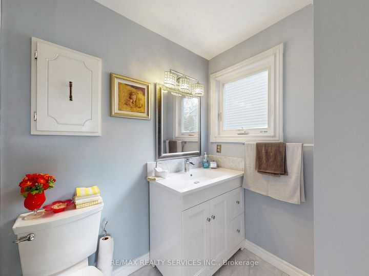 Photo 21 at 9 Malabar Crescent, Central Park, Brampton