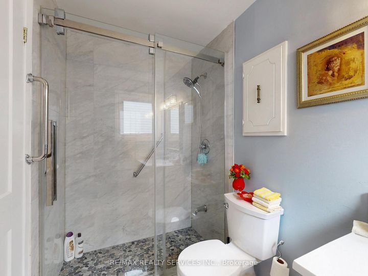 Photo 22 at 9 Malabar Crescent, Central Park, Brampton