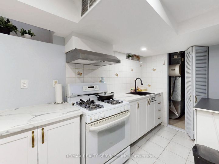 Photo 32 at 9 Malabar Crescent, Central Park, Brampton