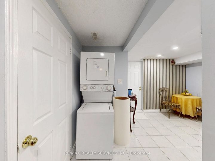 Photo 37 at 9 Malabar Crescent, Central Park, Brampton