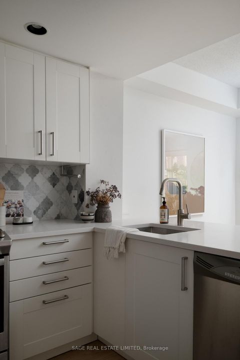 Photo 9 at 119 - 208 Niagara Street, Niagara, Toronto