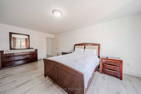Photo 27 at 19 Kidd Terrace, York University Heights, Toronto