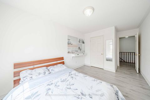 Photo 32 at 19 Kidd Terrace, York University Heights, Toronto