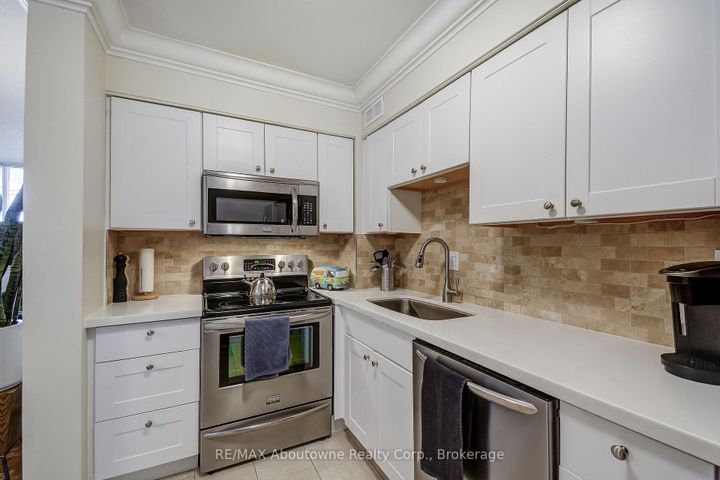 Photo 14 at 401 - 212 Kerr Street, CO Central, Oakville