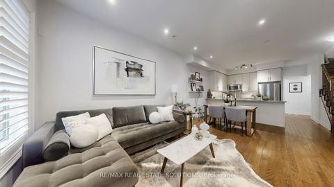 Photo 1 at 5 - 30 Hargrave Lane, York Mills, Toronto