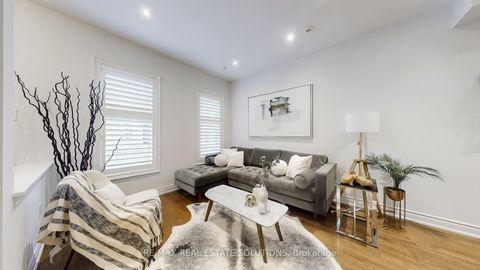 Photo 2 at 5 - 30 Hargrave Lane, York Mills, Toronto