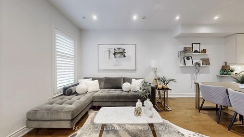 Photo 3 at 5 - 30 Hargrave Lane, York Mills, Toronto