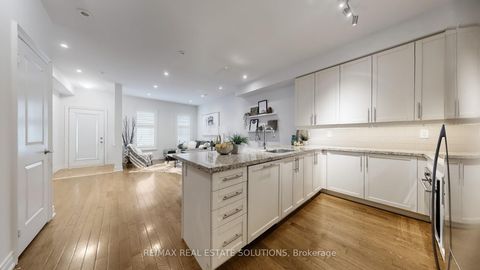 Photo 7 at 5 - 30 Hargrave Lane, York Mills, Toronto