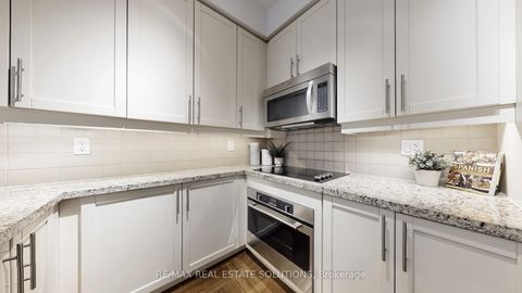 Photo 9 at 5 - 30 Hargrave Lane, York Mills, Toronto