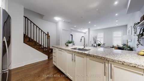 Photo 10 at 5 - 30 Hargrave Lane, York Mills, Toronto