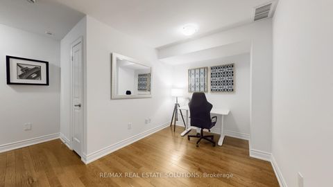 Photo 12 at 5 - 30 Hargrave Lane, York Mills, Toronto