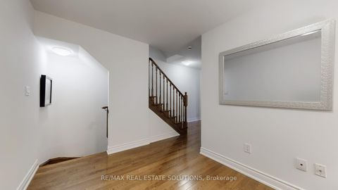 Photo 13 at 5 - 30 Hargrave Lane, York Mills, Toronto