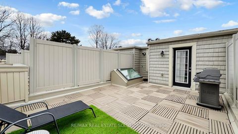 Photo 26 at 5 - 30 Hargrave Lane, York Mills, Toronto