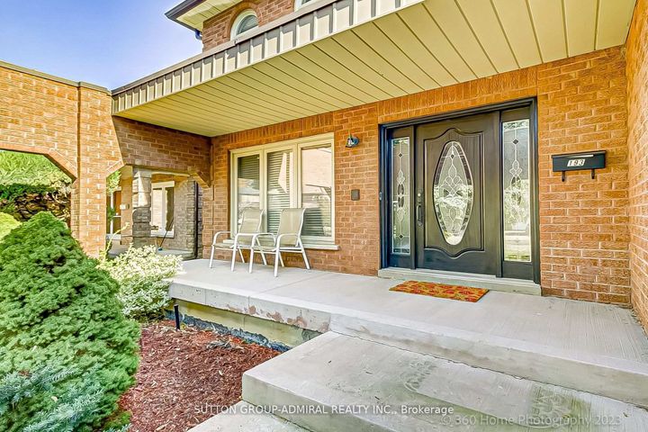 Photo 2 at 193 Wigwoss Drive, East Woodbridge, Vaughan