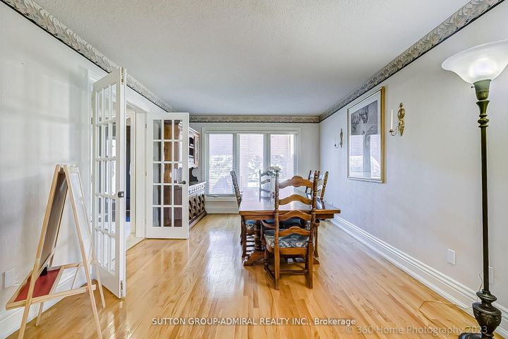 Photo 4 at 193 Wigwoss Drive, East Woodbridge, Vaughan
