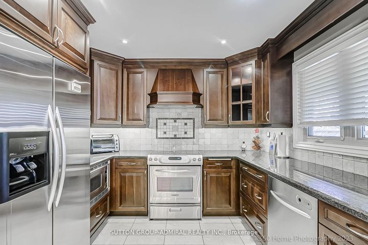 Photo 8 at 193 Wigwoss Drive, East Woodbridge, Vaughan