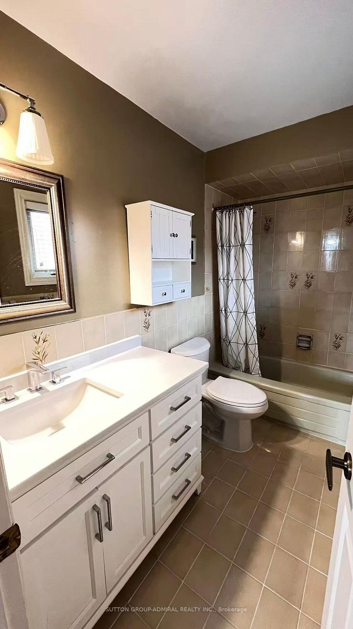 Photo 14 at 193 Wigwoss Drive, East Woodbridge, Vaughan