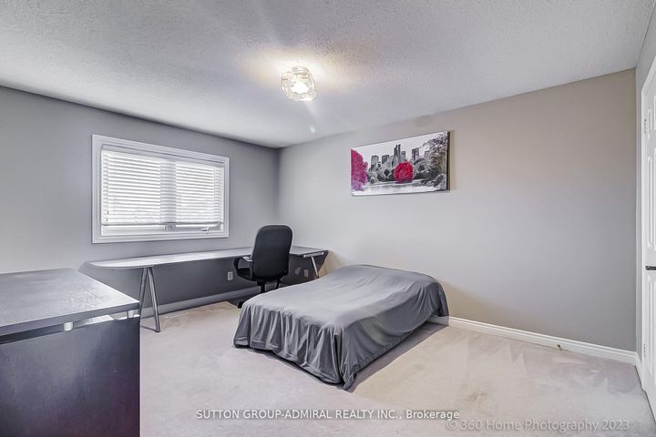 Photo 18 at 193 Wigwoss Drive, East Woodbridge, Vaughan