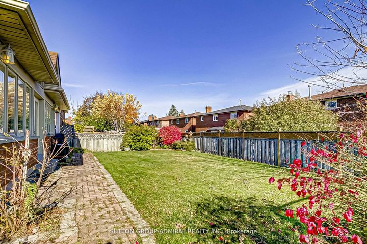 Photo 22 at 193 Wigwoss Drive, East Woodbridge, Vaughan