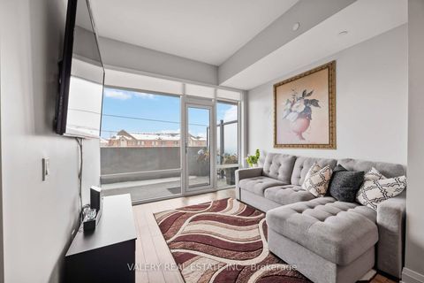 Photo 5 at 325 - 4800 Highway 7, East Woodbridge, Vaughan