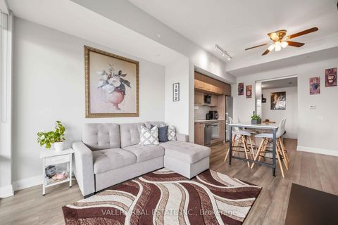 Photo 7 at 325 - 4800 Highway 7, East Woodbridge, Vaughan