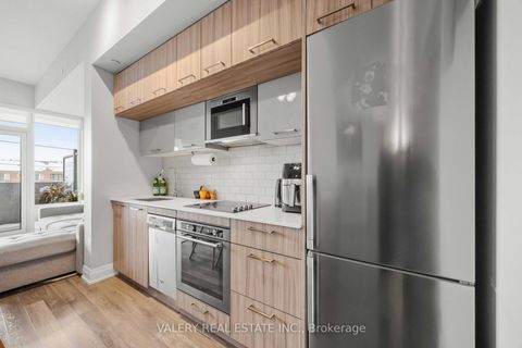 Photo 13 at 325 - 4800 Highway 7, East Woodbridge, Vaughan