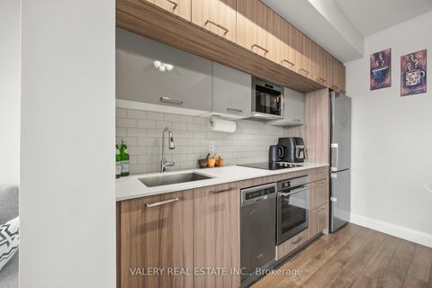 Photo 14 at 325 - 4800 Highway 7, East Woodbridge, Vaughan