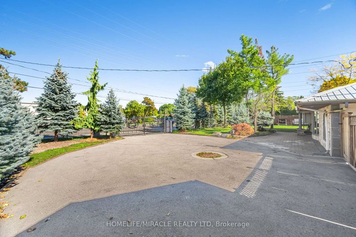 Photo 2 at 308 Third Line, WO West, Oakville