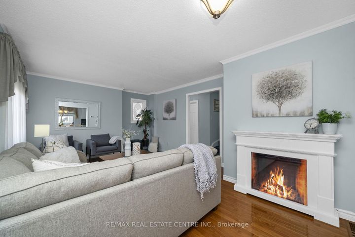 Photo 4 at 466 Vanier Drive, BM Bronte Meadows, Milton