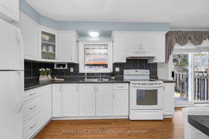 Photo 6 at 466 Vanier Drive, BM Bronte Meadows, Milton