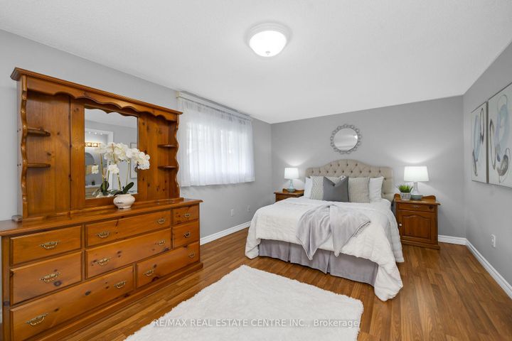 Photo 8 at 466 Vanier Drive, BM Bronte Meadows, Milton