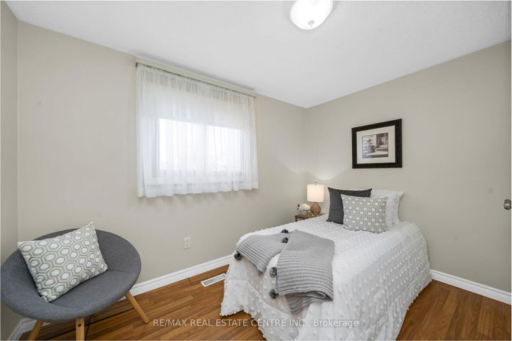 Photo 11 at 466 Vanier Drive, BM Bronte Meadows, Milton